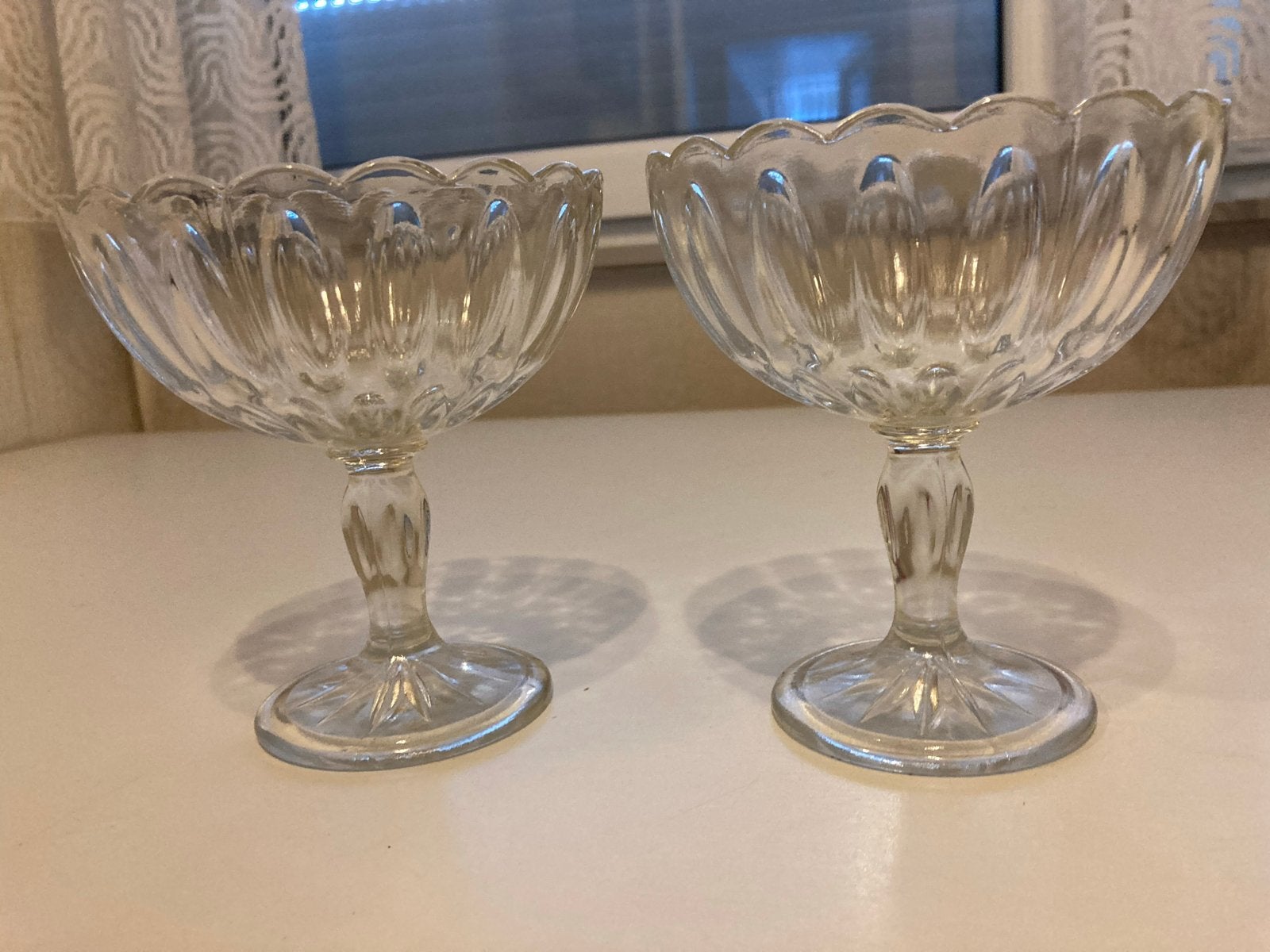 Twee vintage ijscoupes van glas, 13cm hoog, Ophalen of Verzenden