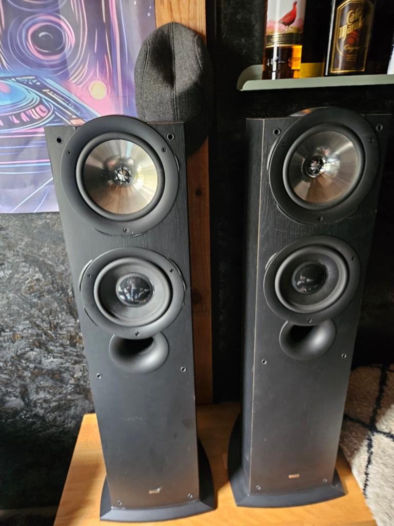 KEF iQ70 Vloerstaande Luidsprekers - Uitstekende Staat, Zo goed als nieuw, 120 watt of meer, Front, Rear of Stereo speakers, Ophalen