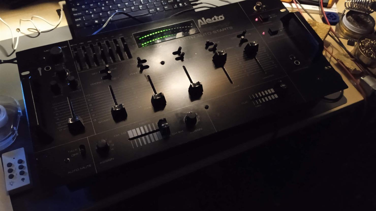 Mengpaneel: Alecto PRO-147 stereo mixer, Ophalen of Verzenden