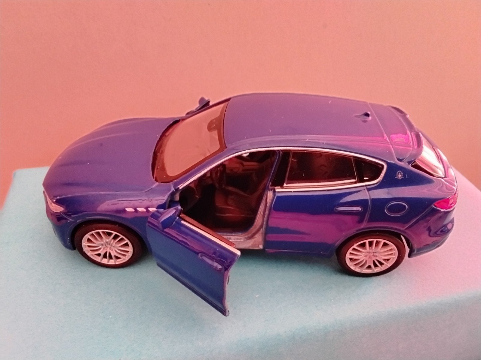 MASERATI  LEVANTE    SCHAAL  1:32, Verzenden, Auto, Overige merken