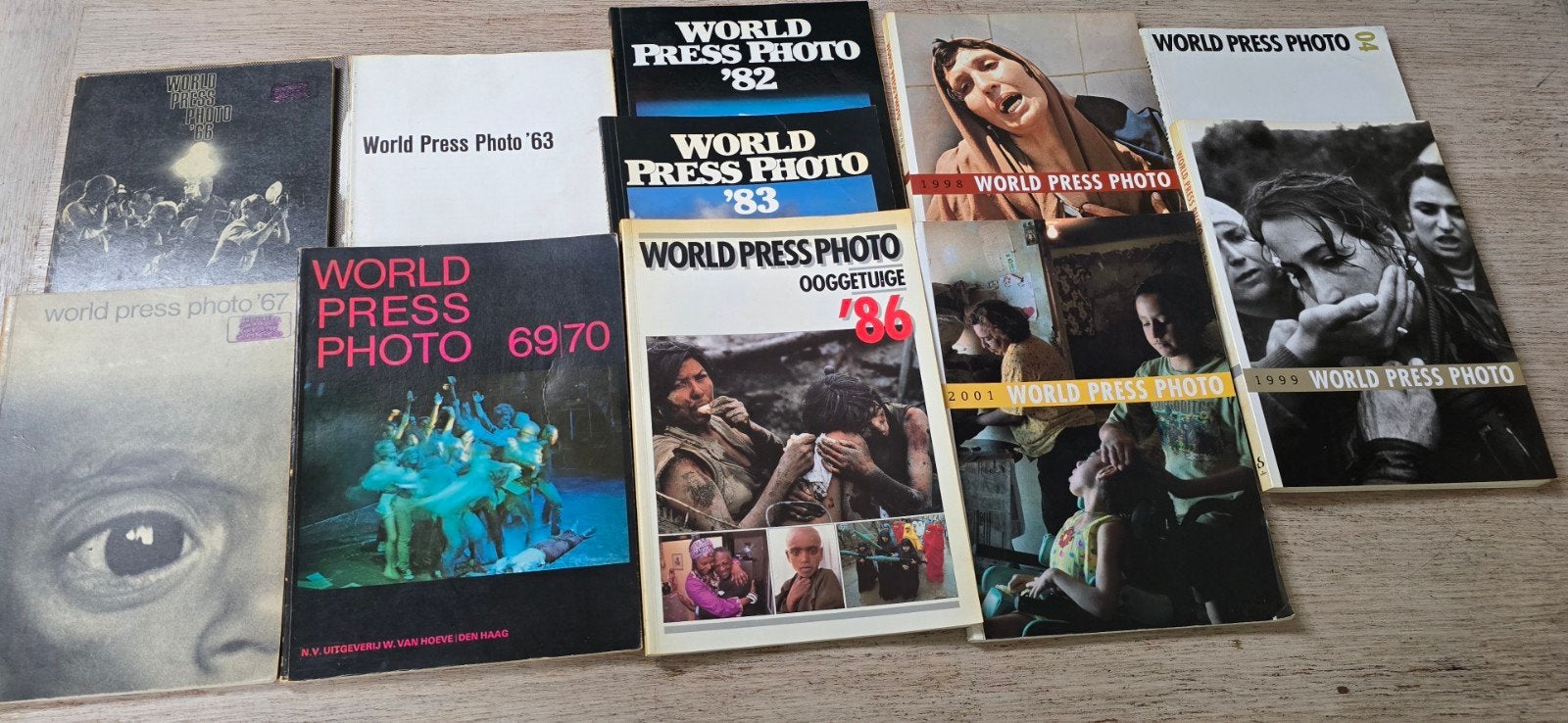 Verzameling World Press Photo boeken - 11 jaargangen, Ophalen, Gelezen