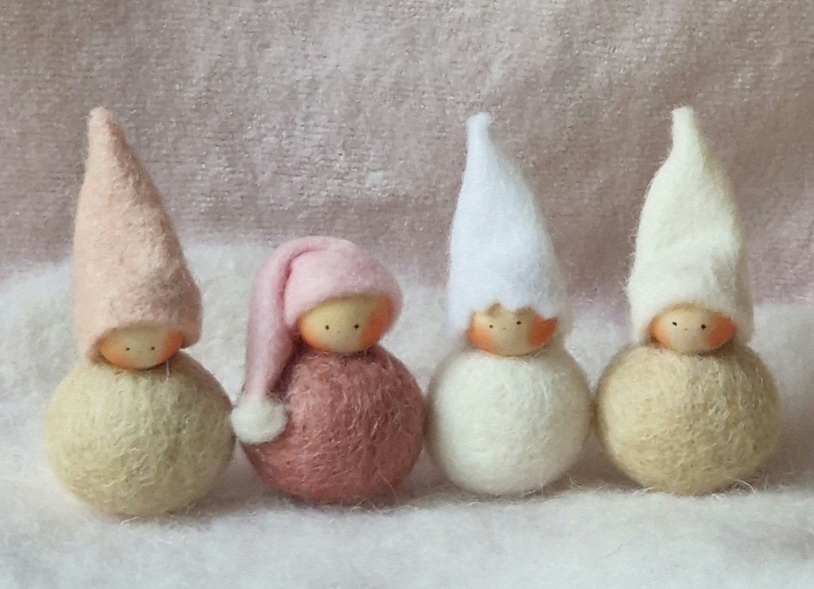 4 Vrije School wolvilt popjes set leuk bij Koning Winter bv, Hobby en Vrije tijd, Verzenden