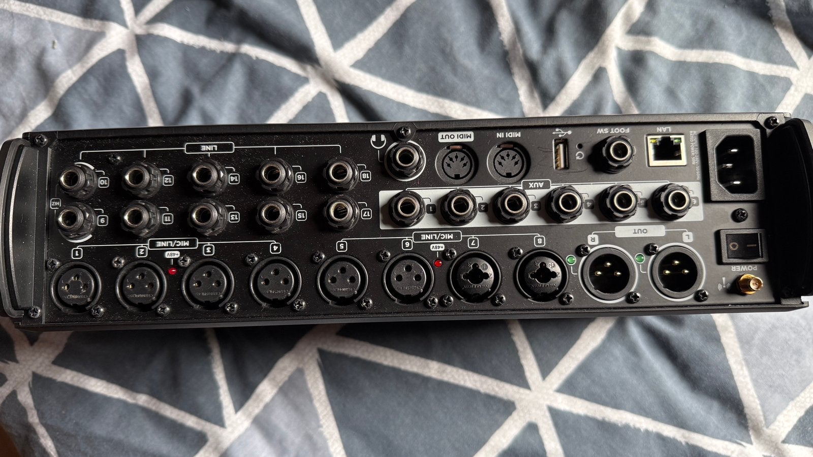 RCF M18 Digitaal Mengpaneel met 3 iPads, Muziek en Instrumenten, Mengpanelen, Ophalen, Zo goed als nieuw, 10 tot 20 kanalen, Microfooningang