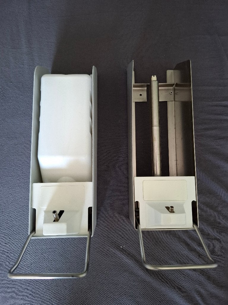 zeepdispenser navulbaar aluminium / RVS (niet duur), Ophalen of Verzenden, Gebruikt, Overige kleuren