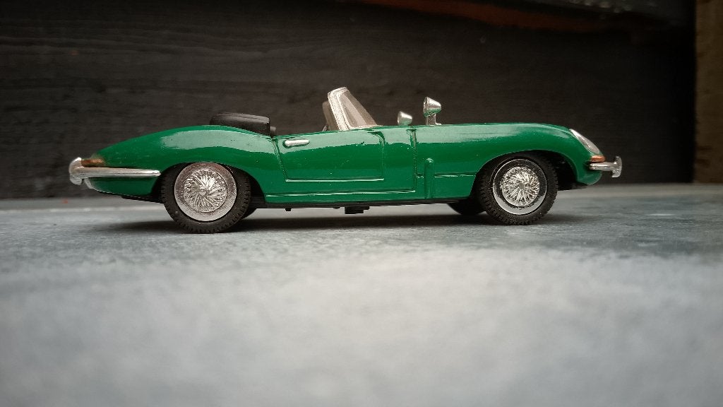 Model Jaguar e-type cabrio en MG roadster 1:43, Ophalen of Verzenden, Zo goed als nieuw, Auto, Overige merken