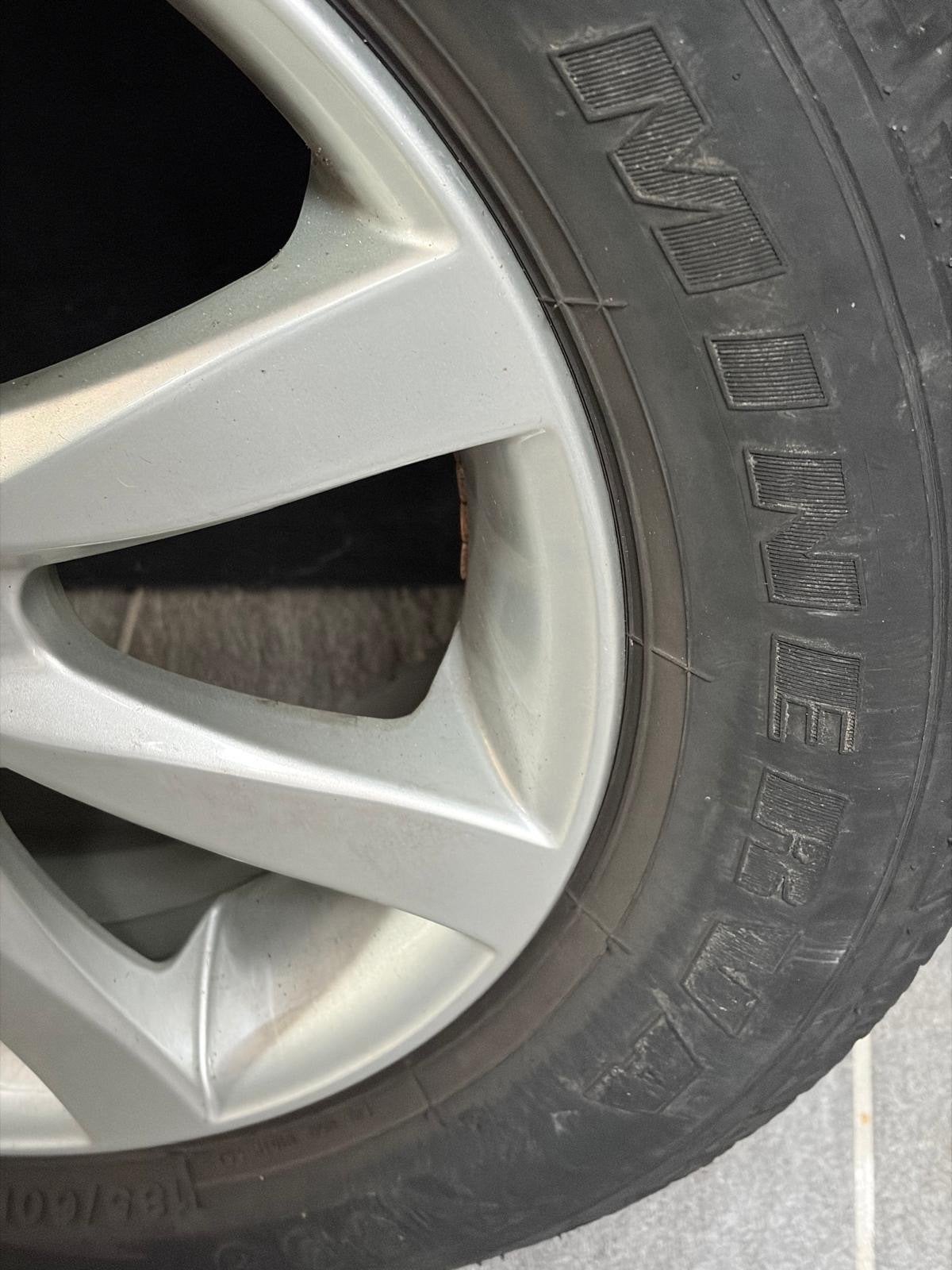 Winterbanden met velgen 185/60R15 84T, Ophalen, Gebruikt, 15 inch, Banden en Velgen
