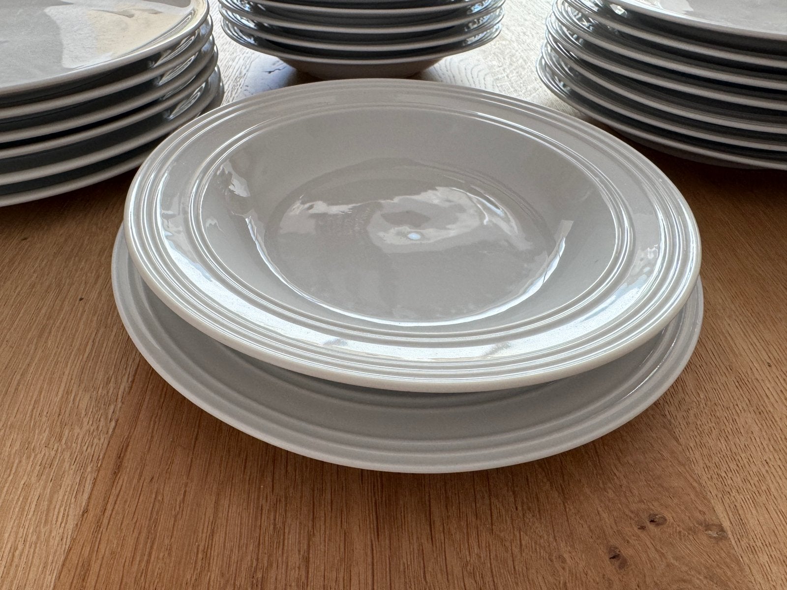 Borden, wit porselein,  14x plat, 10x diep., Gebruikt, Overige merken, Ophalen of Verzenden, Bord(en)