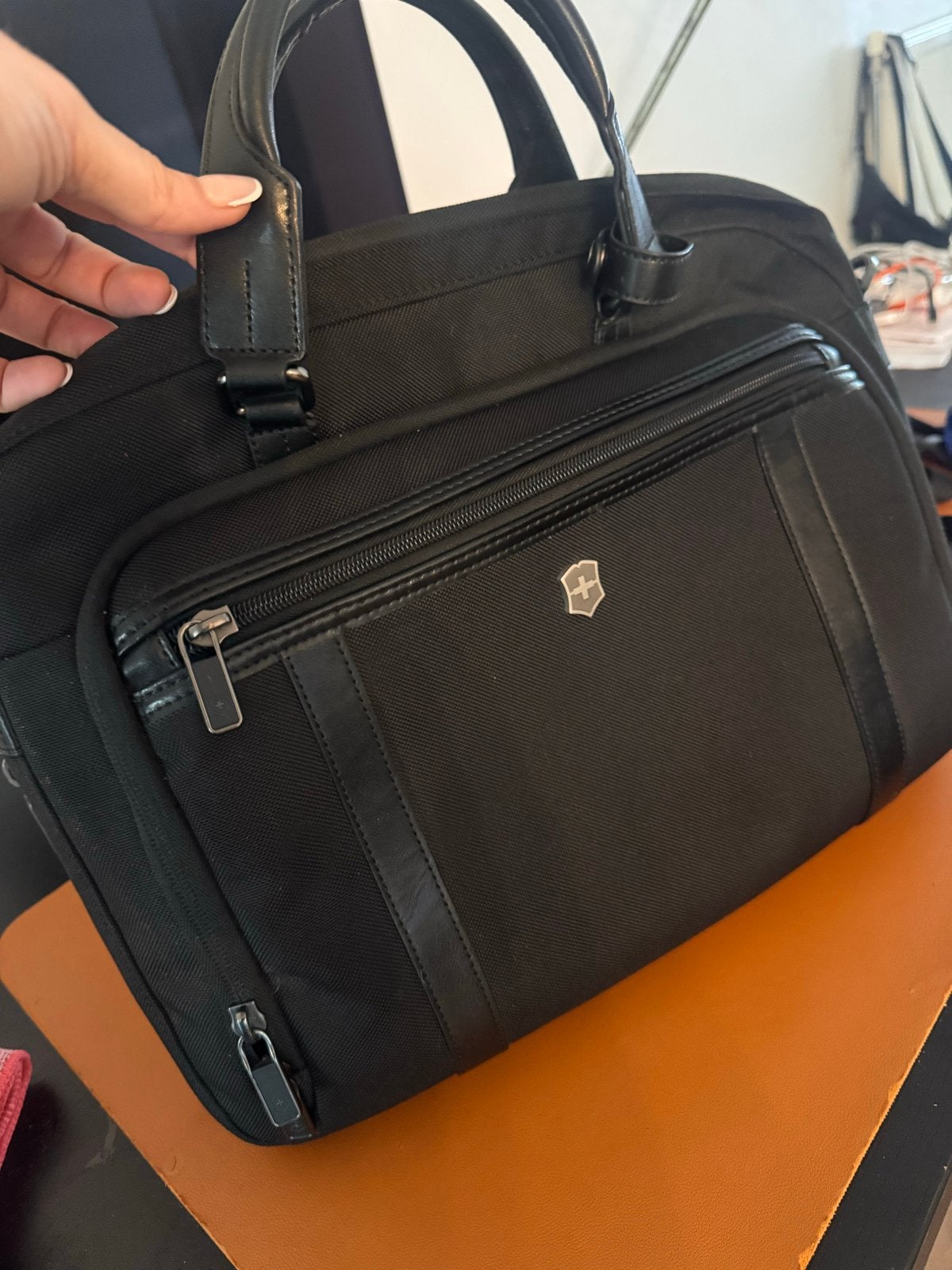 Victorinox 15 inch laptoptas, Computers en Software, Gebruikt, Gevoerd laptopvak, 15 inch, Aktetas