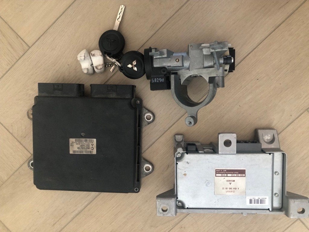 ECU contactslot sleutels immobilizer Mitsubishi Colt H1ZE, Auto-onderdelen, Ophalen of Verzenden, Mitsubishi