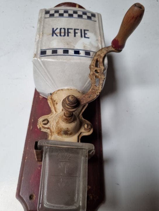 Oude  koffie molen, Antiek en Kunst, Antiek | Keukenbenodigdheden, Ophalen of Verzenden