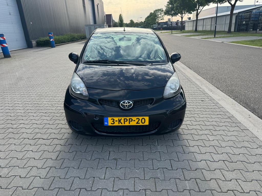 Toyota Aygo 1.0 12V Vvt-i 3DRS MMT 2011 Zwart, Auto's, Voorwielaandrijving, 4 stoelen, Handgeschakeld, Particulier