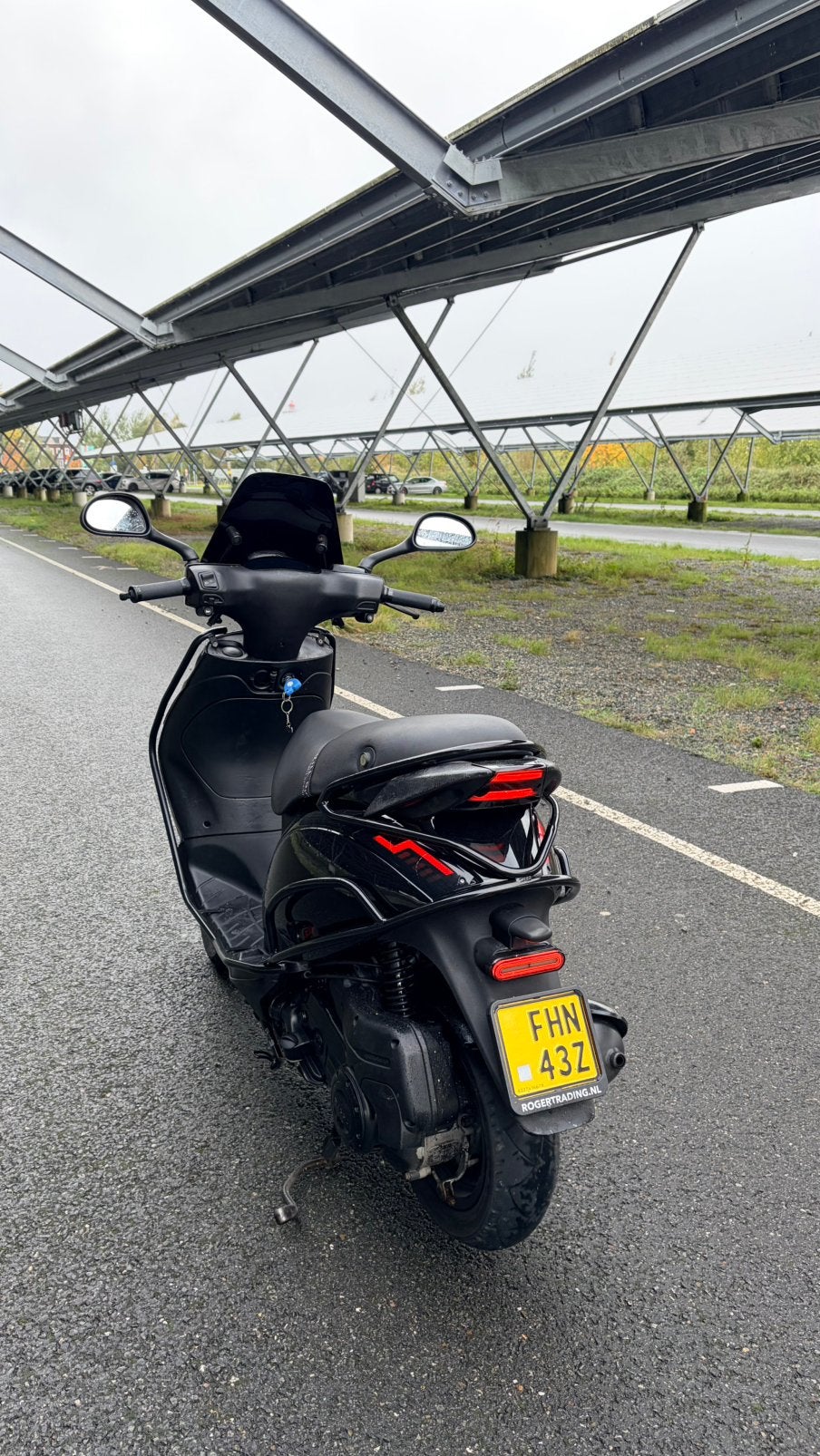 Piaggio Zip 2022 Brom I-Get glans zwart Full Option., Fietsen en Brommers, Ophalen, Maximaal 45 km/u, Zip, Zo goed als nieuw