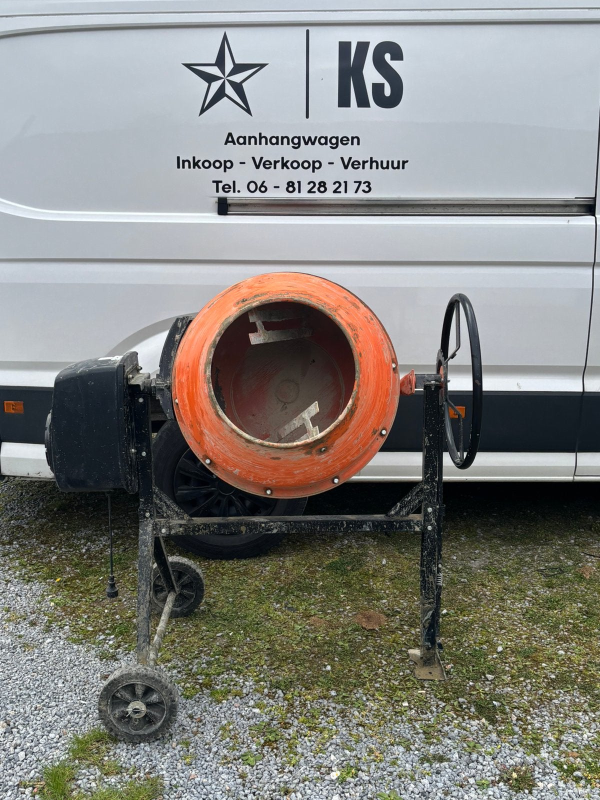 Betonmolen 160 liter te huur!, Ophalen, Zo goed als nieuw