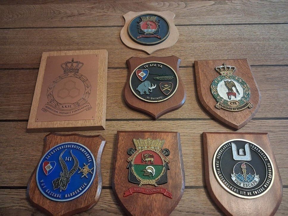 Militaire wandborden wapenschild schild schildjes, Ophalen of Verzenden, Landmacht, Nederland, Embleem of Badge