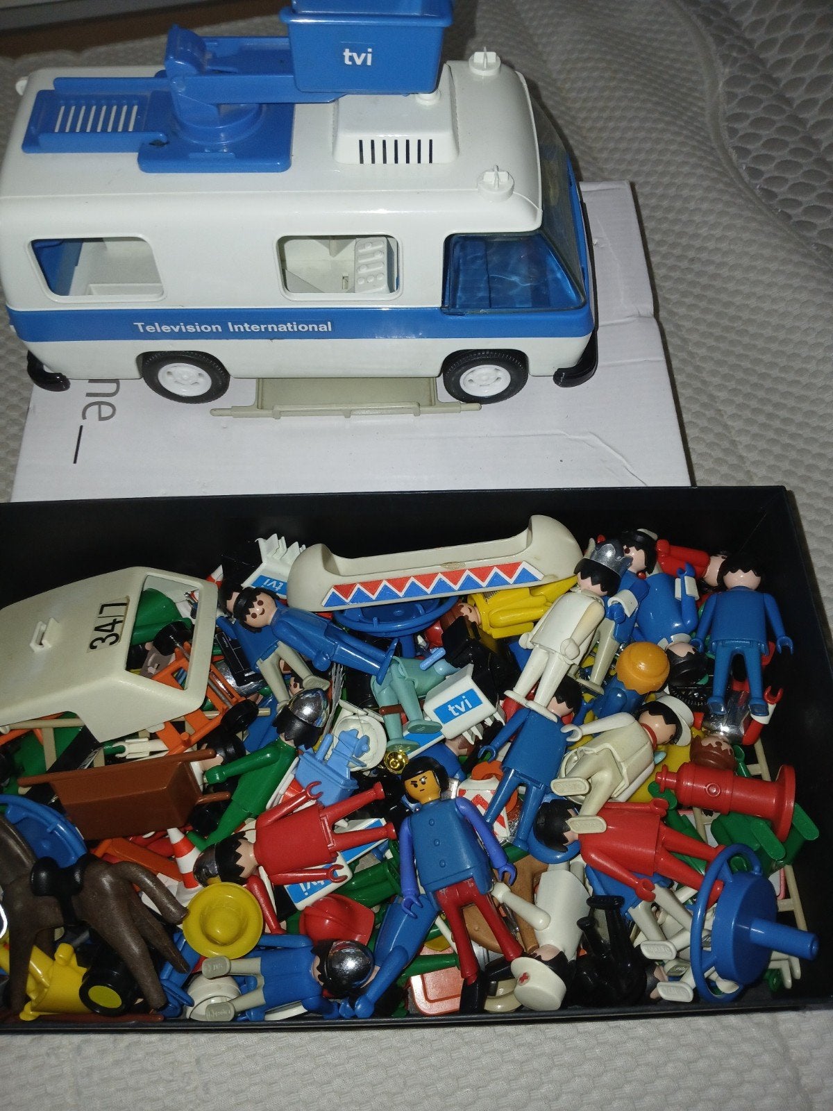 Playmobil TV International bus met figuren en onderdelen, Kinderen en Baby's, Ophalen, Gebruikt, Complete set, Voertuig