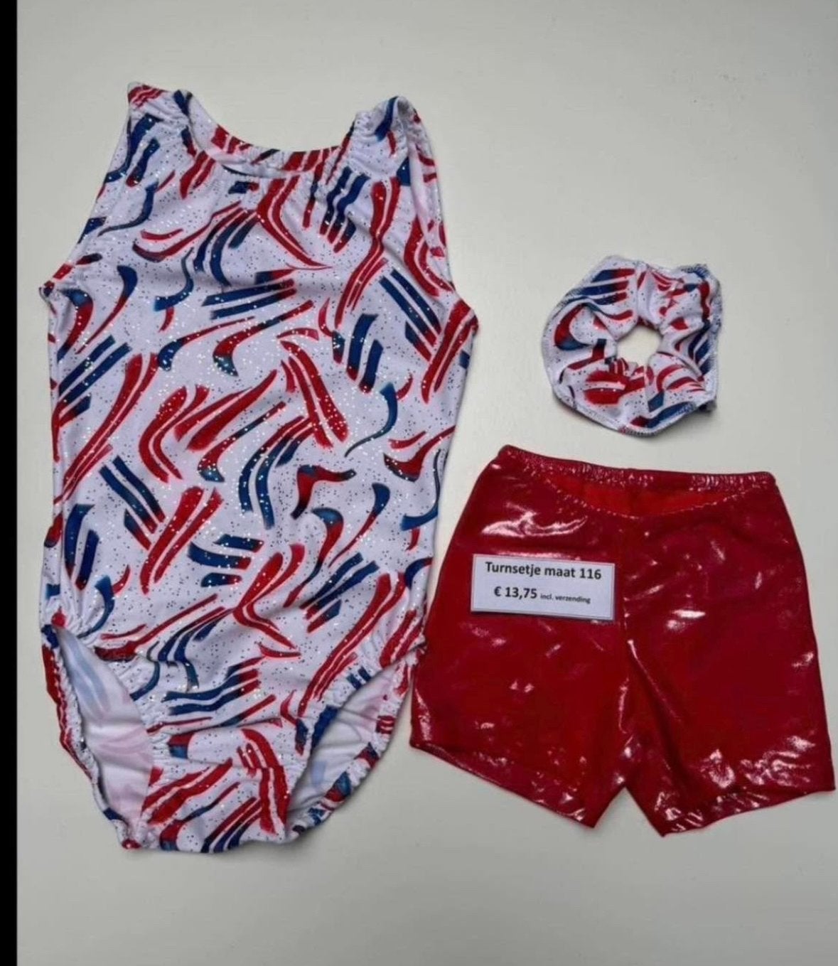 Turnsetje nieuw maat 116: Turnpakje, broekje en scrunchie, Meerkleurig, Nieuw, Ophalen of Verzenden, Kleiner dan kindermaat 122