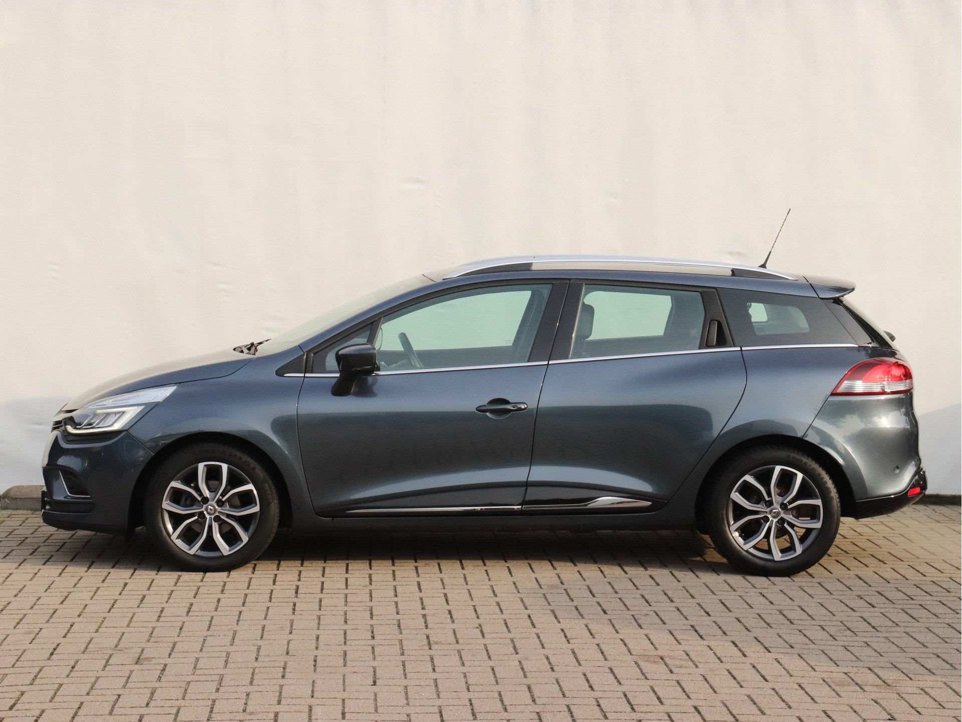 Renault Clio Estate 1.2 TCe Intens CAMERA / NAVI / PDC V+A /, Stof, Gebruikt, Euro 6, 4 cilinders