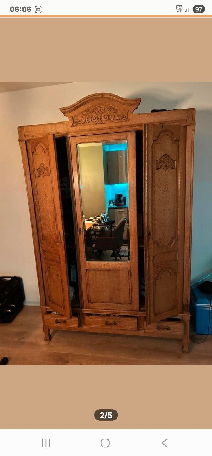 Mooie kast met spiegel, Ophalen