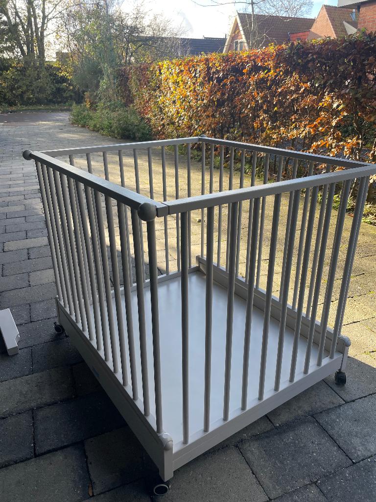 Box hout gelakt, Kinderen en Baby's, Boxen, Ophalen, Gebruikt, In hoogte verstelbaar