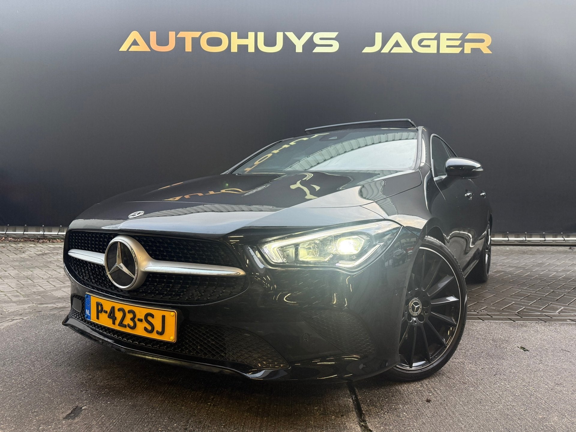 Mercedes-Benz CLA-klasse 180 Business Line|Panorama|Carplay|, Auto's, CLA, Gebruikt, Leder en Stof, Zwart