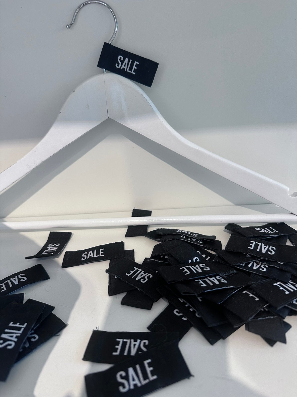 Partij (1000st.) Sale vaantjes zwart., Kleding | Dames, Kledinghangers, Ophalen of Verzenden, Zo goed als nieuw