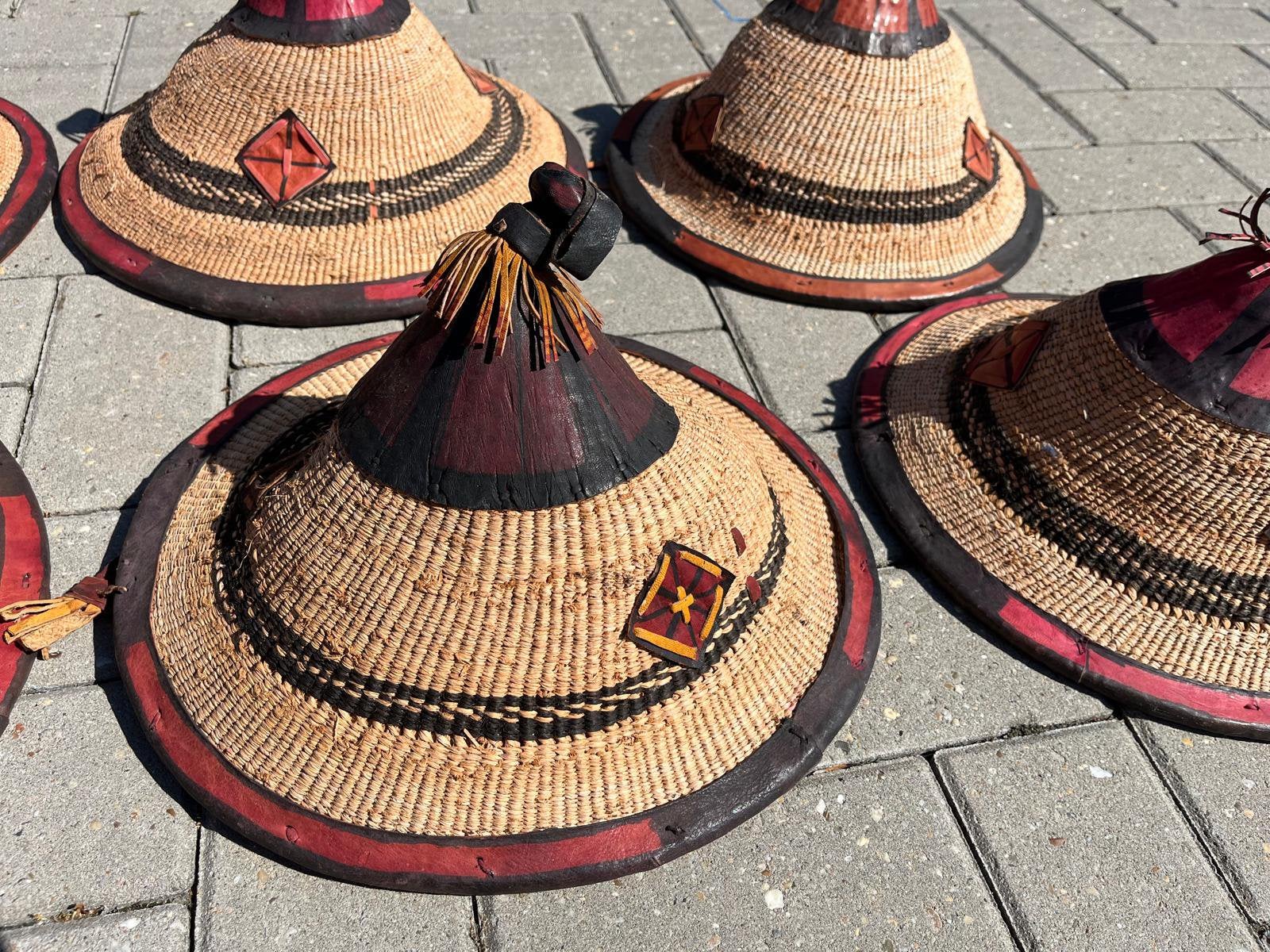 OPSLAG UITVERKOOP— Fulani hoeden —, Afrika, Ophalen of Verzenden, Wanddecoratie, Natuurlijk materiaal