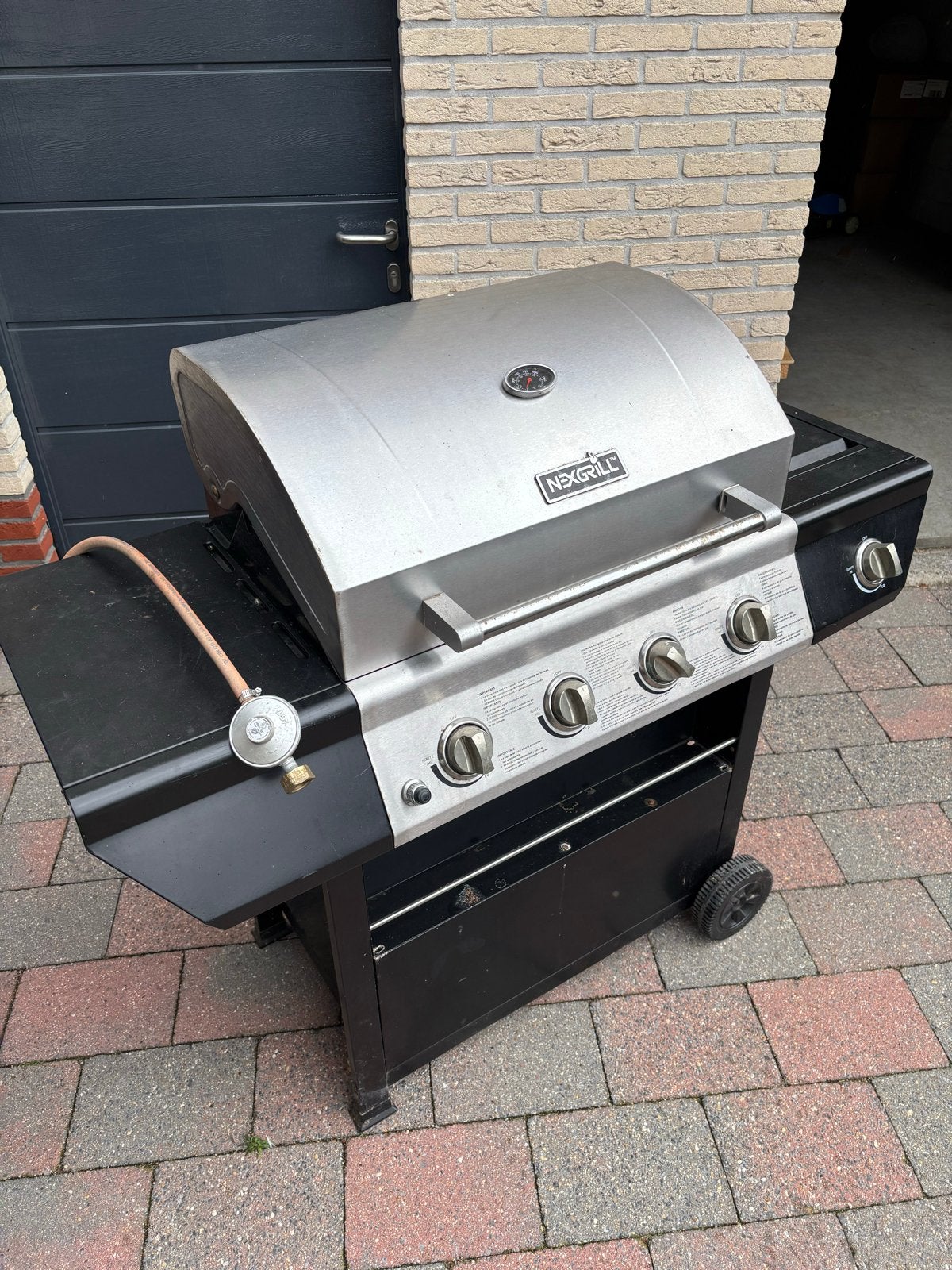 NEXGRILL Gasbarbecue met 4 branders en zijbrander, Ophalen, Gebruikt