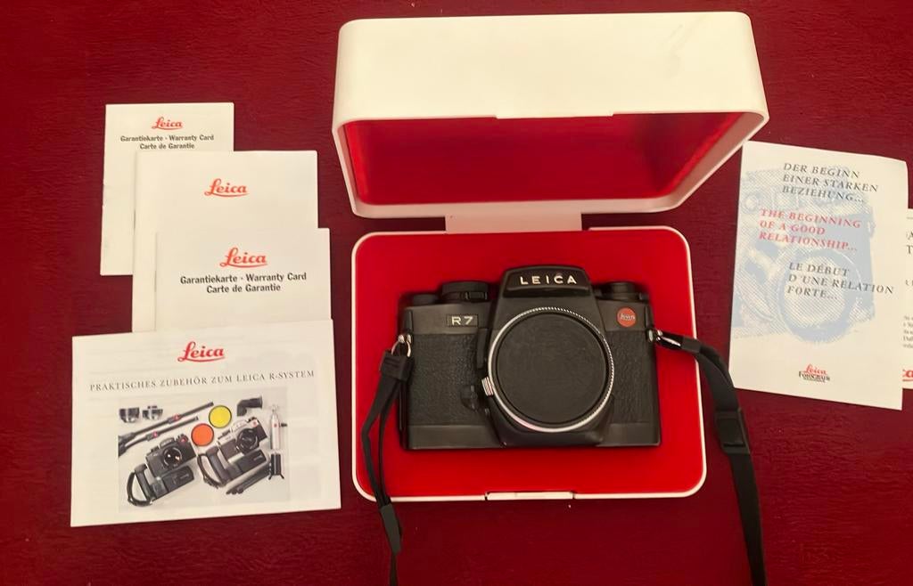 Leica R7 - Compleet met boekjes, doos, riem, Audio, Tv en Foto, Fotocamera's Analoog, Ophalen of Verzenden, Zo goed als nieuw