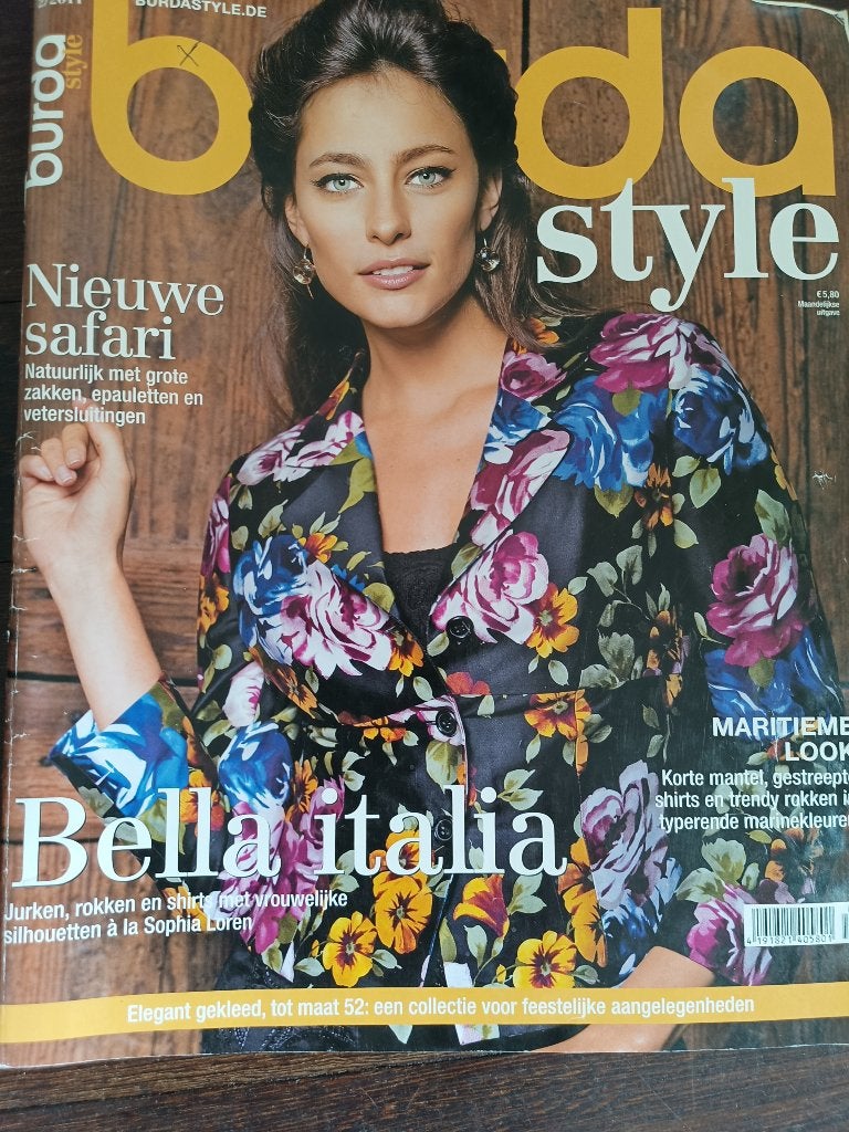 Burda style februari 2011 communie, bruidsmeisje, Ophalen of Verzenden, Zo goed als nieuw, Vrouw, Burda