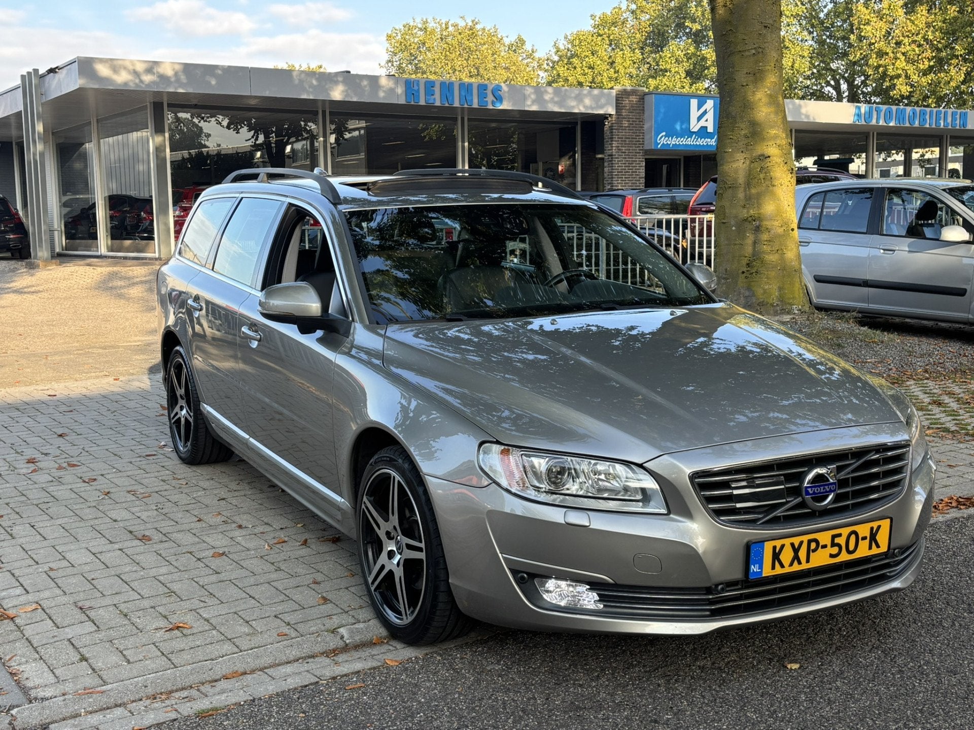 Volvo V70 2.0 T5 245pk Aut8 Schuifdak ACC Keyless Standkache, Auto's, 15 km/l, Leder en Stof, 750 kg, 5 stoelen