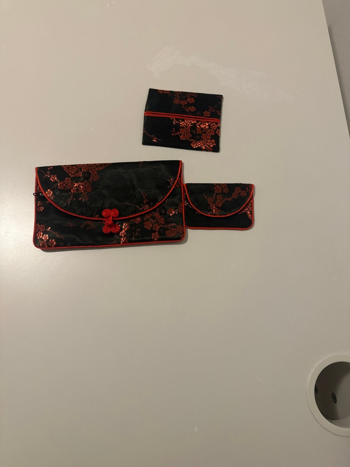 Set van 3 Chinese zijden tasjes - Zwart met rood bloemmotief, Ophalen, Zo goed als nieuw, Zwart, Avondtasje