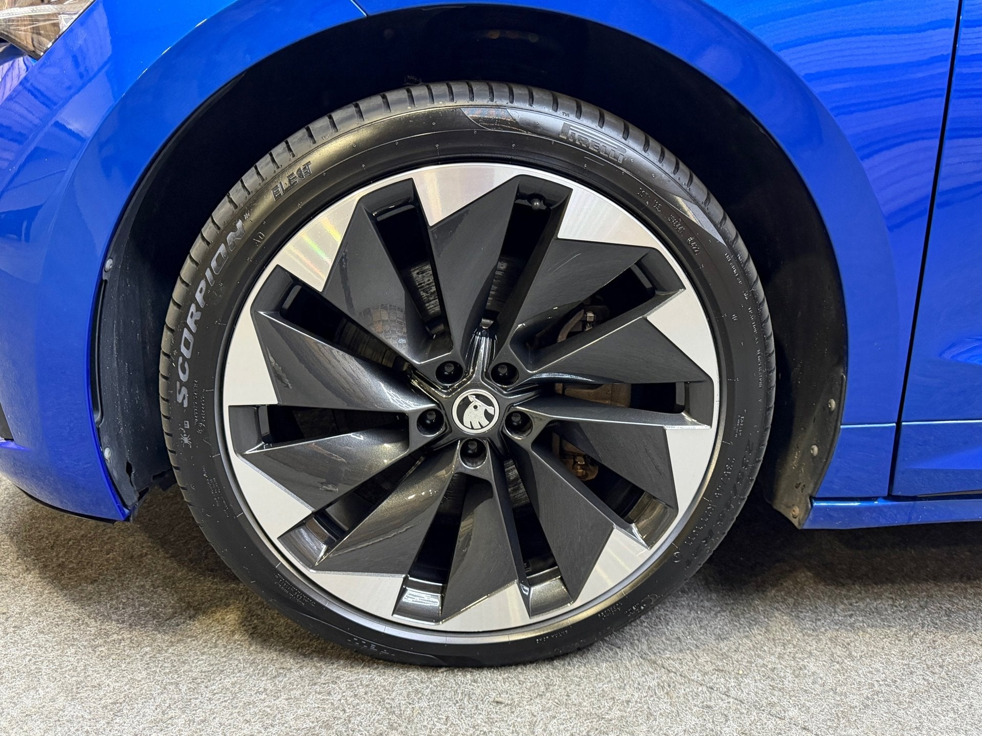 Skoda Enyaq 80 Sportline X Dual Navi Camera Clima Warmtepomp, Auto's, Automaat, Dealer onderhouden, Gebruikt, Zwart