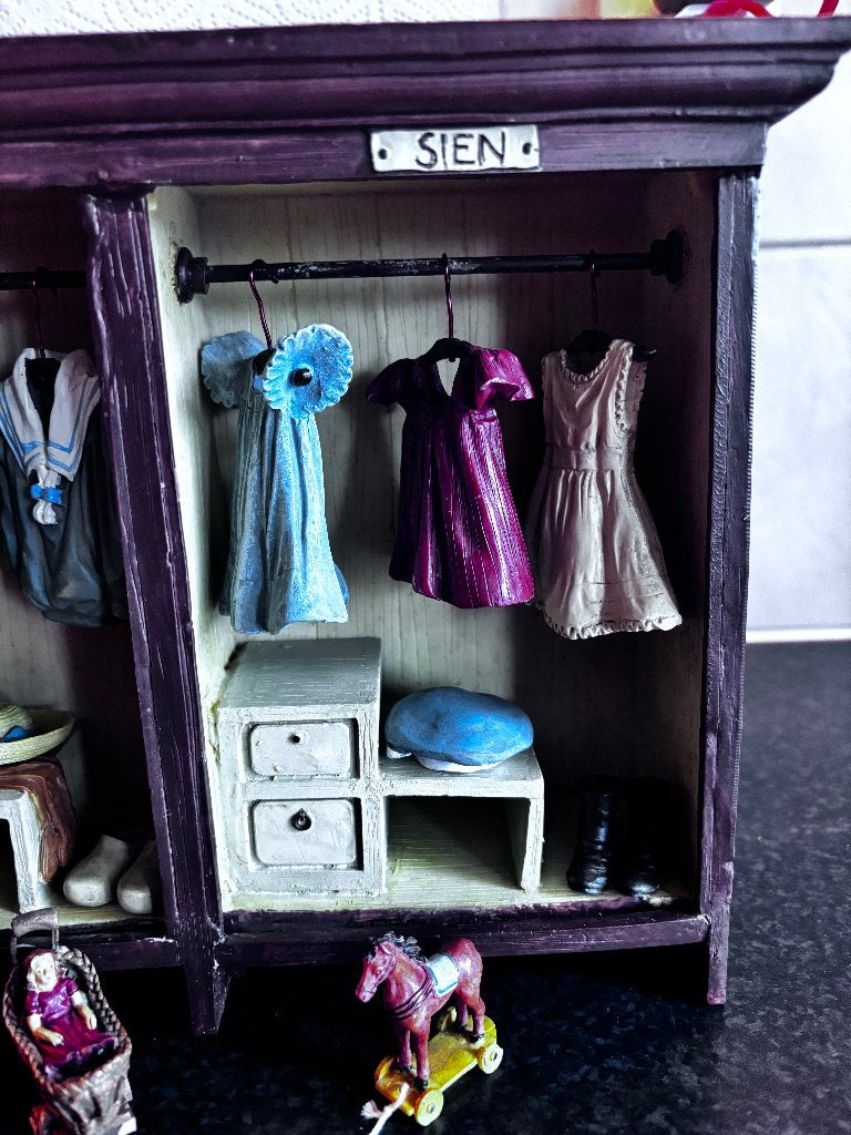 Kledingkasten en Sien, Ophalen, Gebruikt, Mens