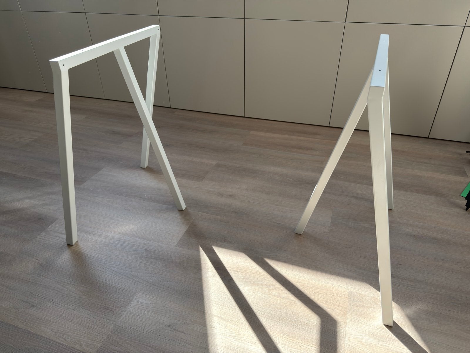 Hay Loop Stand Frame metalen tafelpoten (2 stuks), Huis en Inrichting, Tafelonderdelen, Ophalen, Tafelpoot, Modern design, 50 tot 100 cm