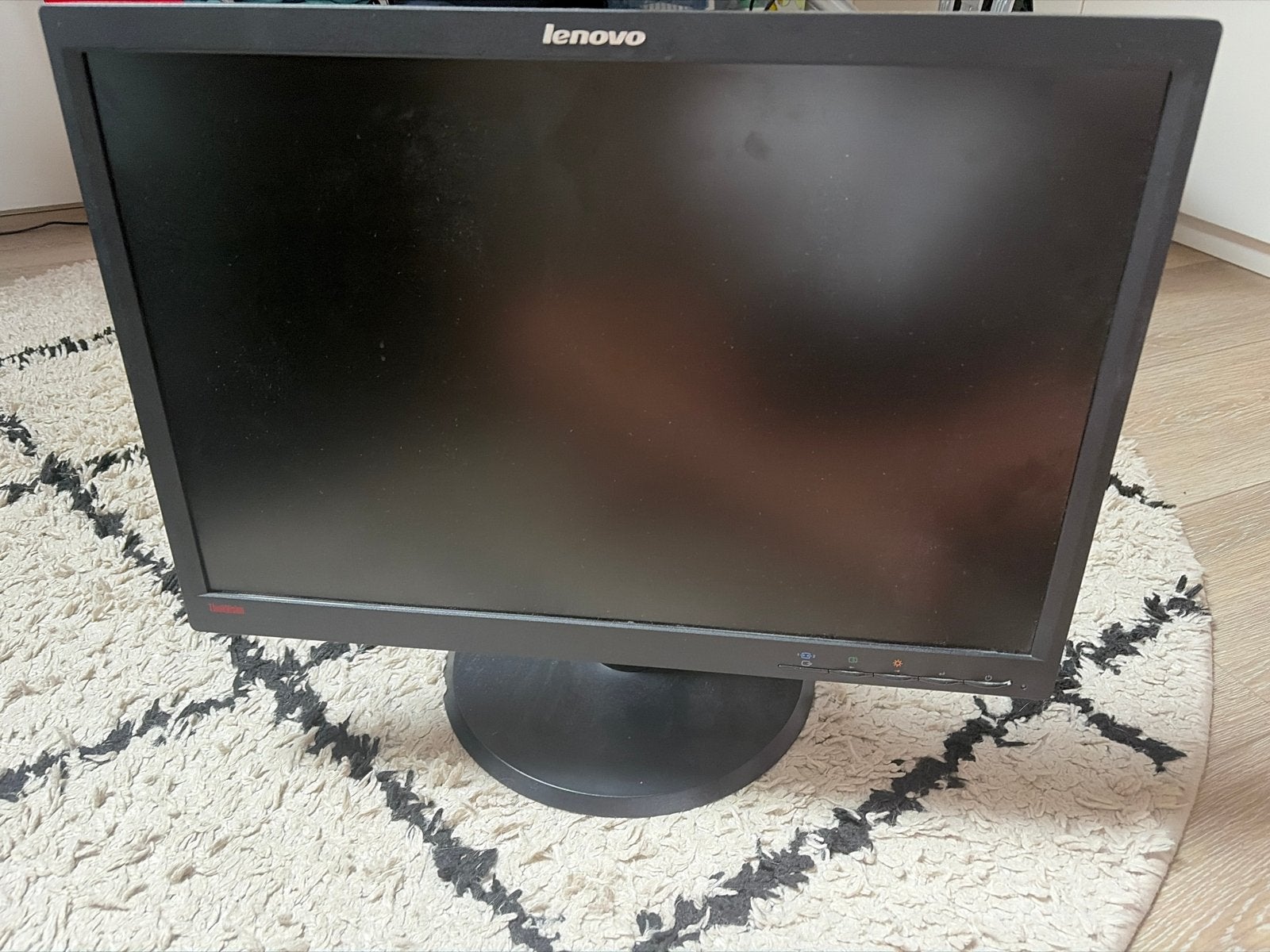 Lenovo ThinkVision monitor - Roterend met kabels, Computers en Software, Monitoren, Ophalen, Gebruikt, DVI, Draaibaar