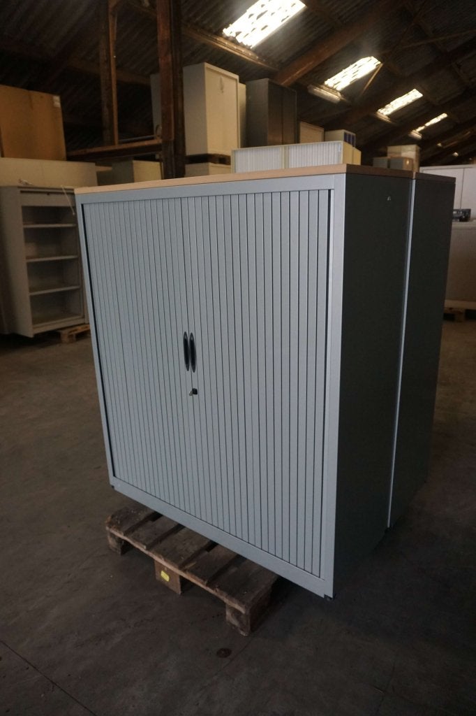 Nette roldeurkast archiefkast kantoorkast dossierkast kasten, Huis en Inrichting, Niet ingevuld, Gebruikt, 100 tot 150 cm, 100 tot 150 cm