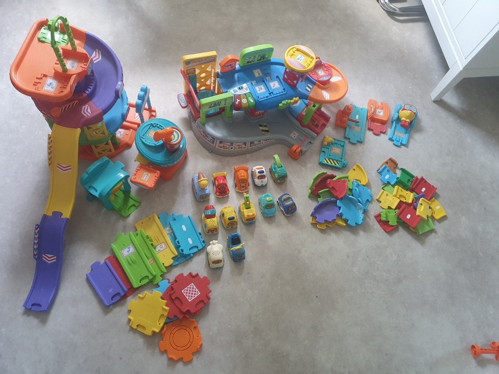 vtech toet toet garage, parkeertoren, auto's, wegonderdelen, Kinderen en Baby's, Speelgoed | Vtech, Ophalen, Gebruikt, 2 tot 4 jaar