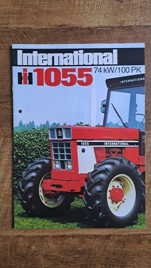 Oude folder IH International Harvester 1055 tractor, trekker, Ophalen of Verzenden, Zo goed als nieuw, Folder