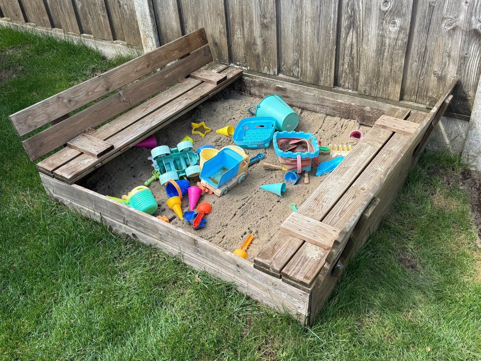 Houten zandbak met deksel/bankjes, Ophalen, Gebruikt