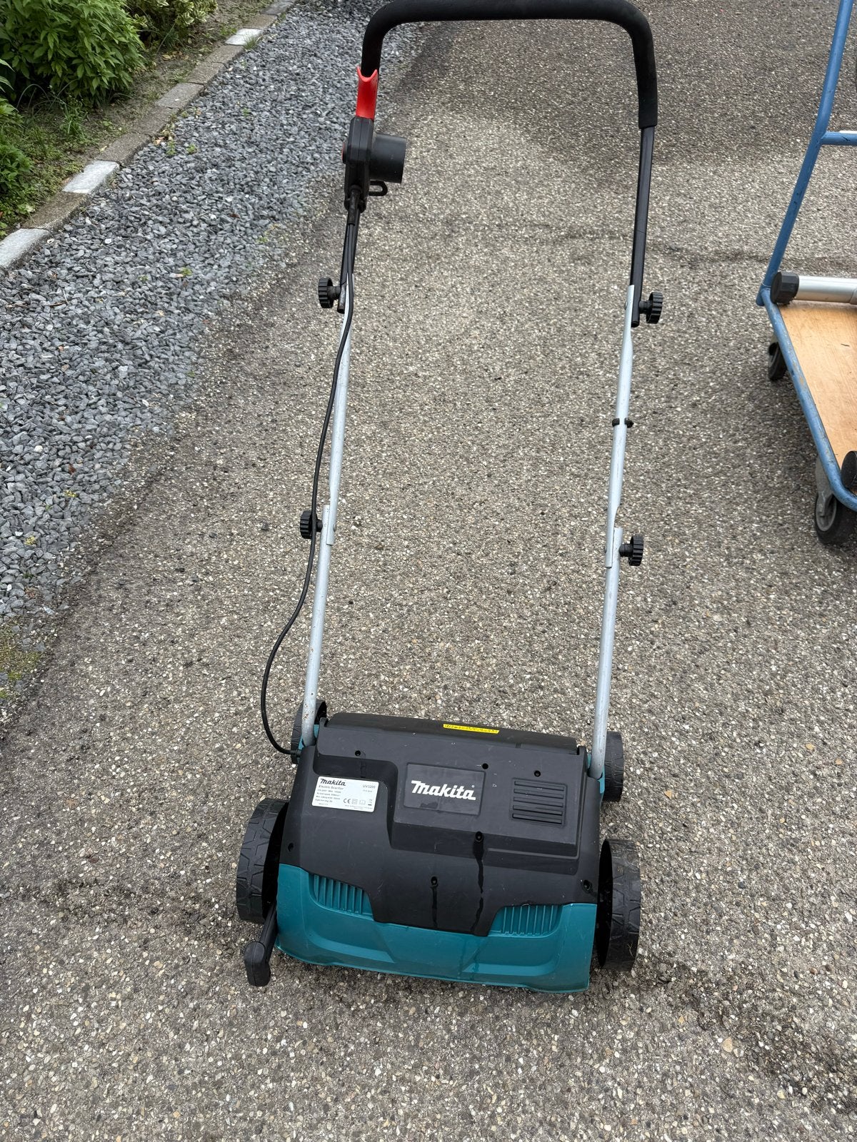 Makita UV3200 Elektrische Verticuteermachine, Tuin en Terras, Ophalen, Cirkelmaaier, Gebruikt, Elektrische grasmaaier