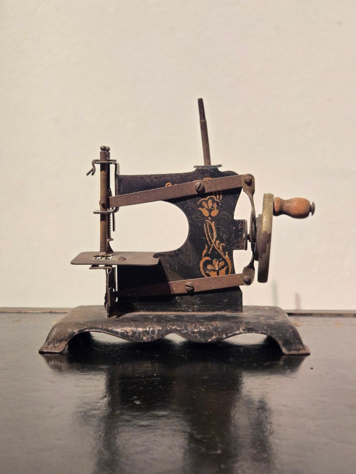 Antieke gietijzeren kindernaaimachine / miniatuur (ca. 1920), Antiek en Kunst, Ophalen of Verzenden