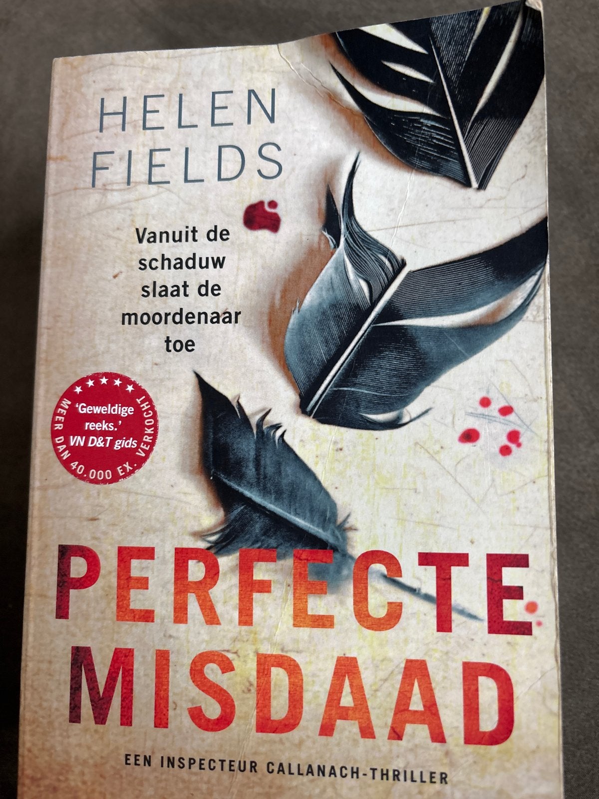 Perfecte Misdaad - Helen Fields (Inspecteur Callanach), Boeken, Thrillers, Gelezen, Europa overig, Ophalen of Verzenden
