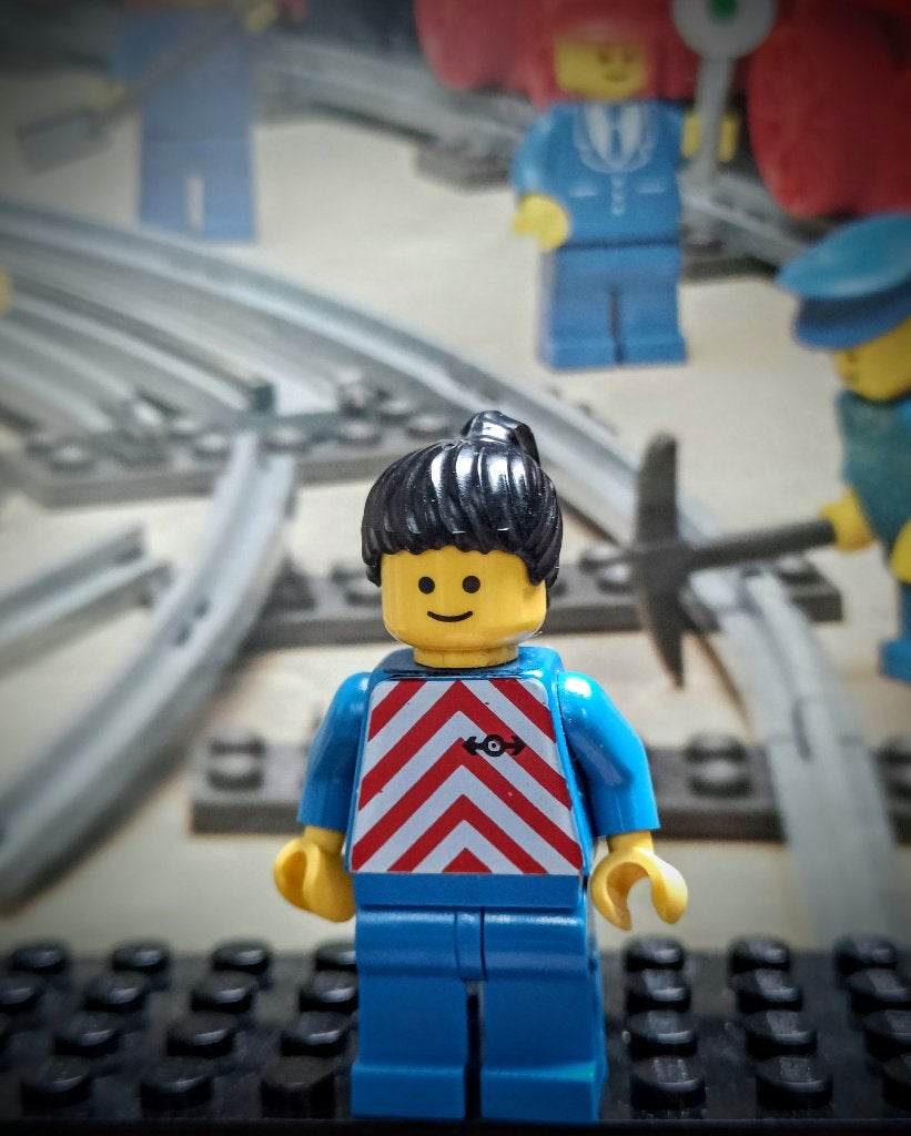 Lego Red & White Stripes - Blue Legs, Black Ponytail Hair, Gebruikt, Overige thema's, Lego, Ophalen of Verzenden