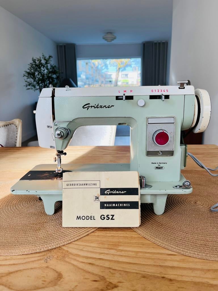 Naaimachine vintage Gritzner Pfaff GSZ automatisch + pedaal, Hobby en Vrije tijd, Naaimachines en Toebehoren, Ophalen, Zo goed als nieuw