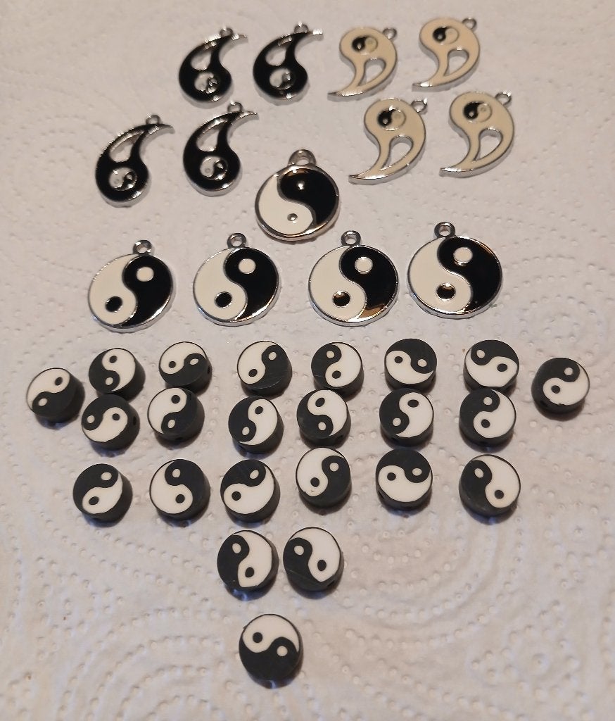 Yin Yang: 13x Hangers en 23x Kralen Fimo klei - zie tekst, Verzenden, Nieuw, Hanger