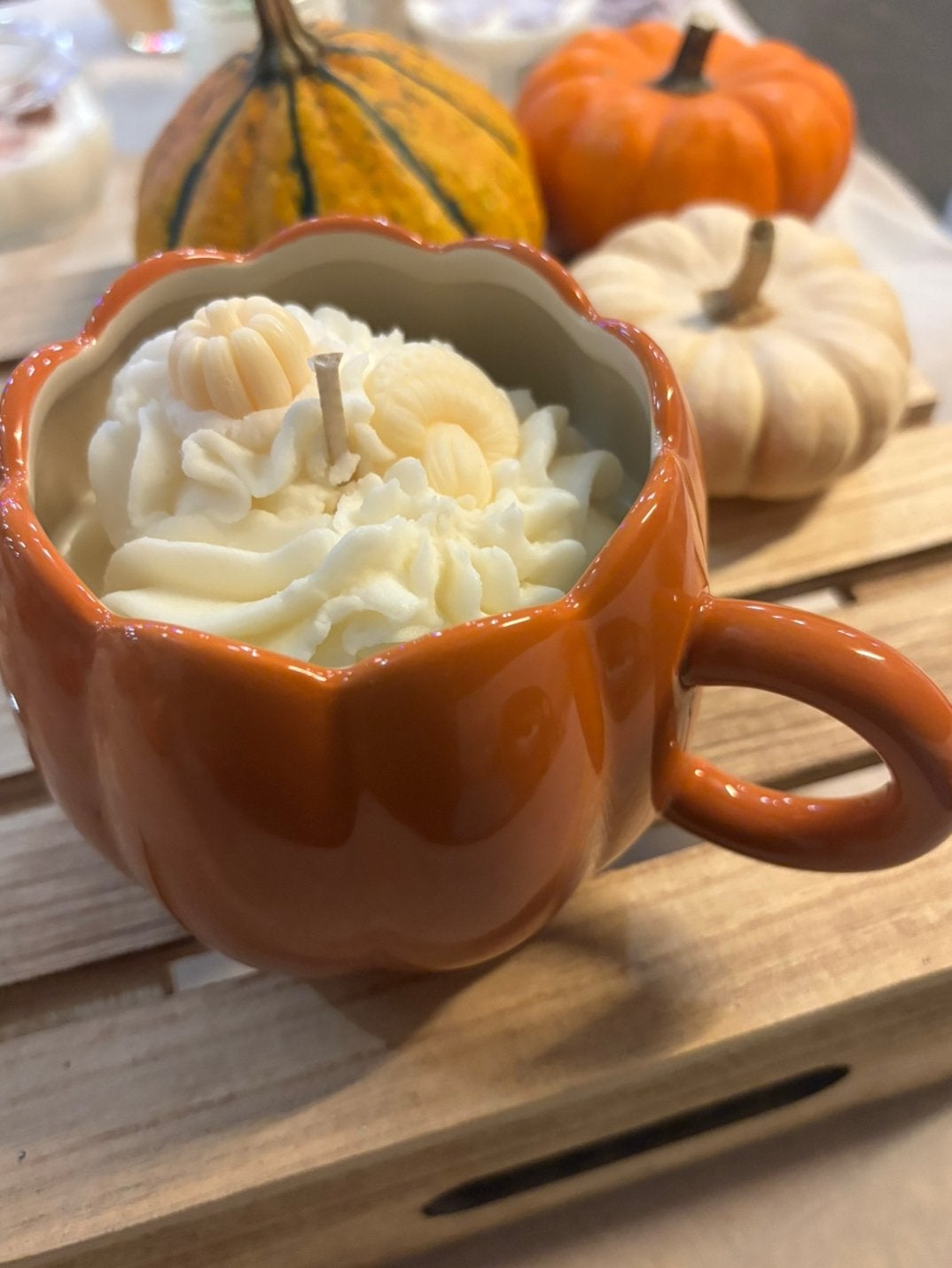 Herfst kaars - Grote oranje pompoen mok, beige details, Ophalen of Verzenden, Beige, Kaars