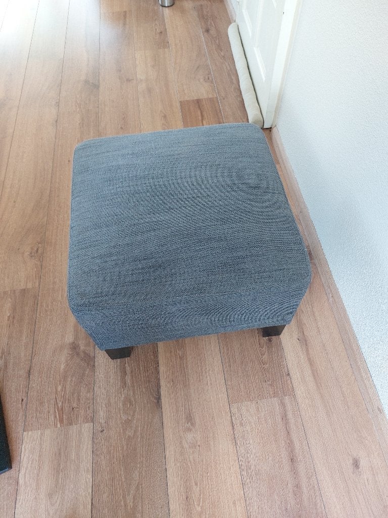 1 gryze stof poef, Ophalen, Hout, Zo goed als nieuw, 50 tot 75 cm