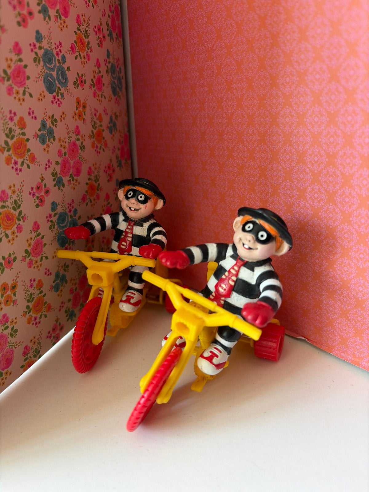 McDonald's Hamburglar beeldjes op driewielers (1990), Ophalen of Verzenden, Gebruikt