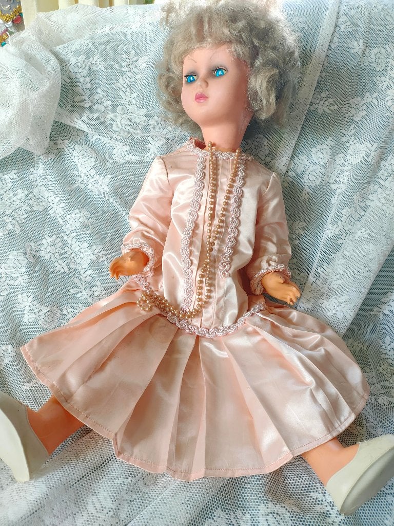 Bijzondere oude Kermispop + ketting. Jaren 50/60 Vintage pop, Ophalen of Verzenden, Zo goed als nieuw, Pop
