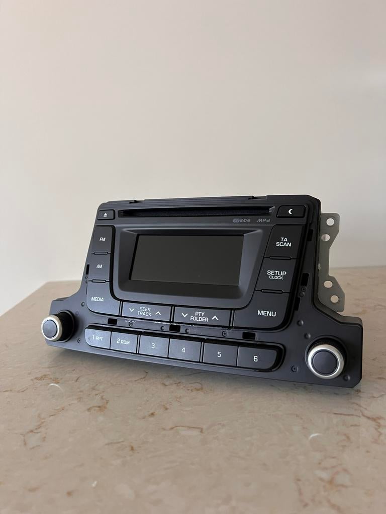 Originele Hyundai i10 Autoradio (MP3/RDS) + Dashboard Paneel, Ophalen, Zo goed als nieuw